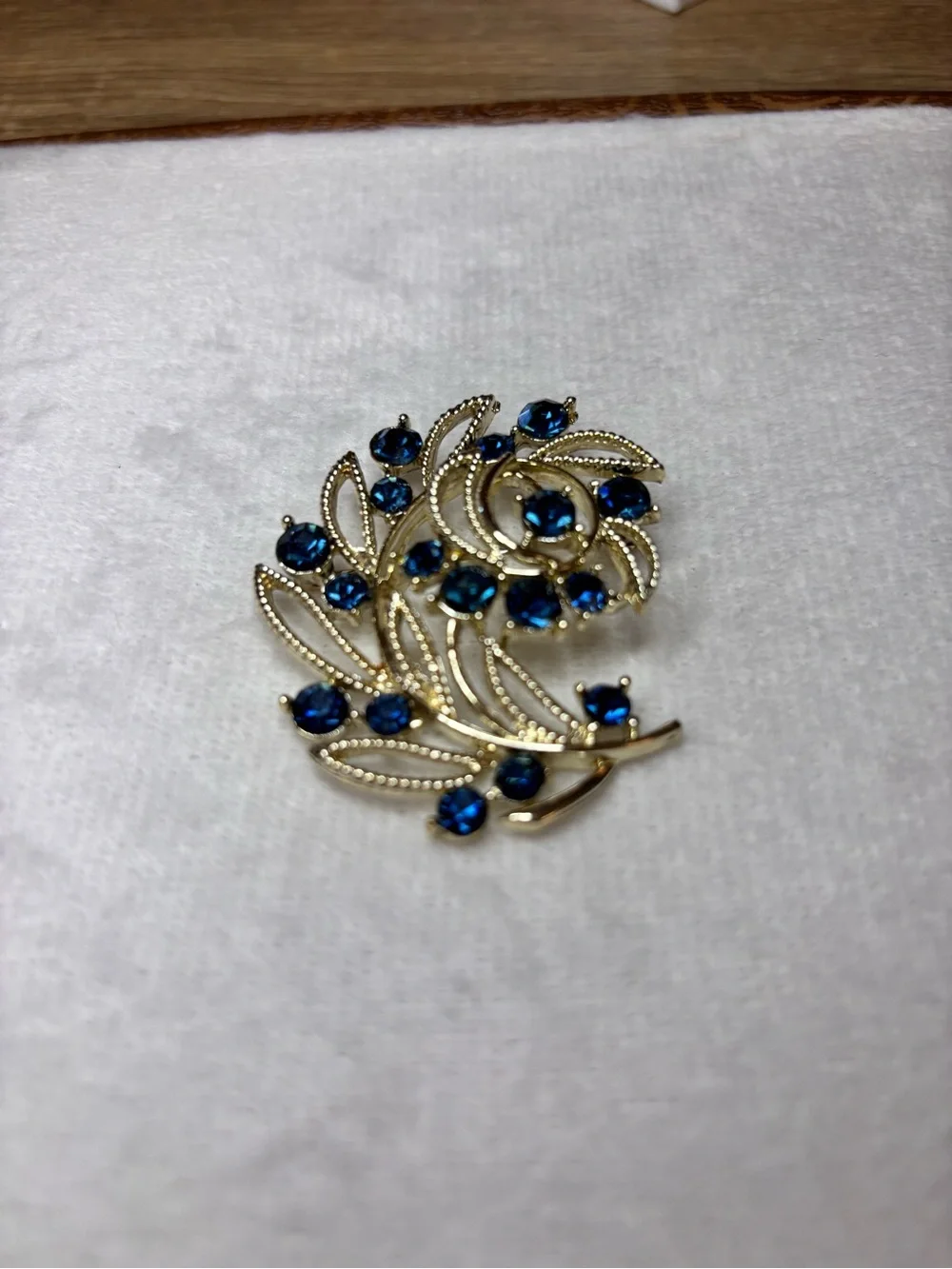 Vintage Signed LISNER Sapphire Blue Rhinestone Gold Tone Floral Brooch